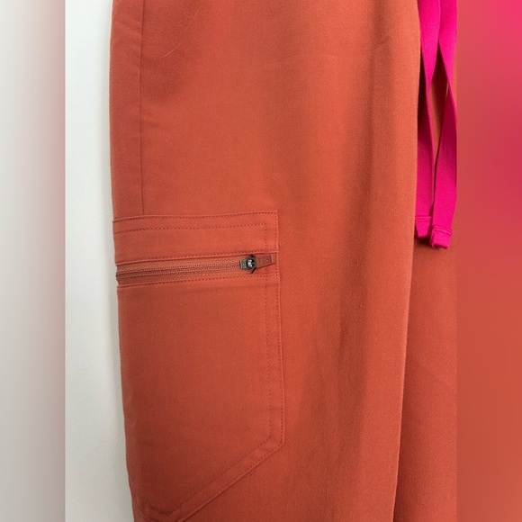FIGS Zamora Jogger Scrub Workwear Nurse Pants in color Terracotta size XXS P - Picture 11 of 12